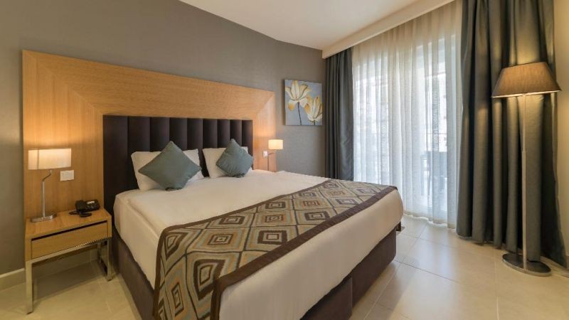 junior suite land view