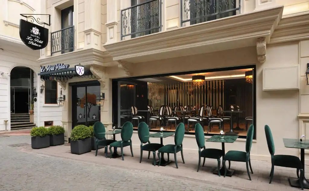 LE PETIT PALACE HOTEL