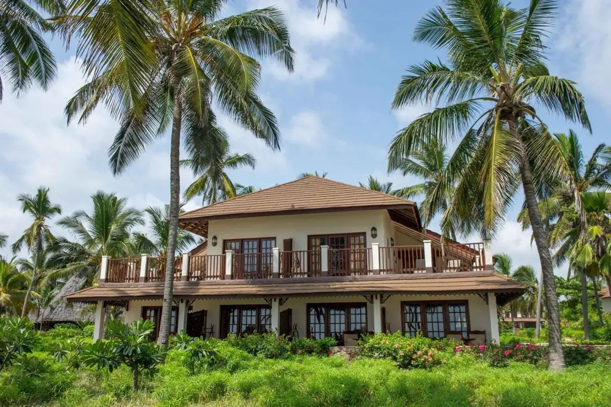 BREEZES BEACH CLUB & SPA