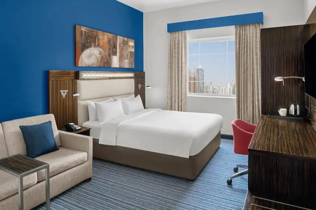 HOLIDAY INN EXPRESS SAFA PARK
