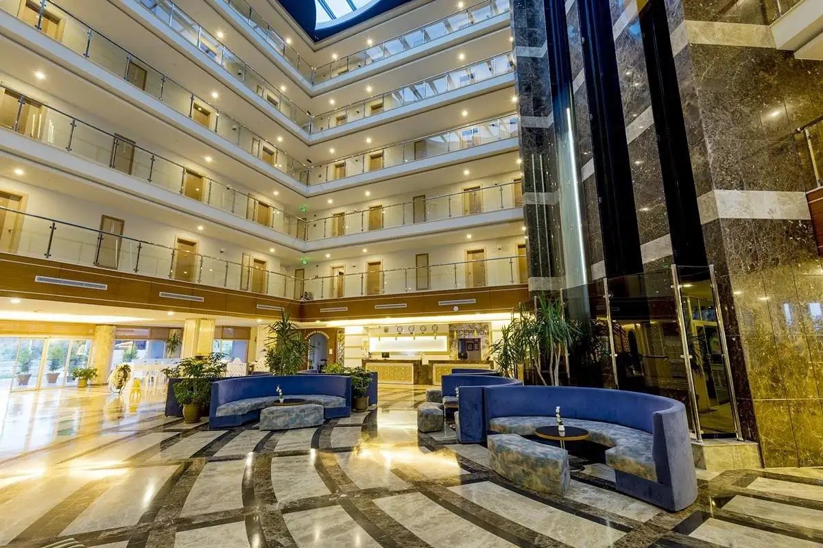 HOLIDAY GARDEN RESORT