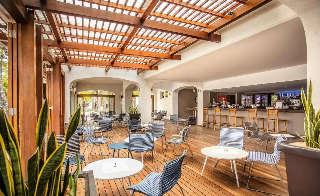 MAURICIA BEACHCOMBER RESORT & SPA