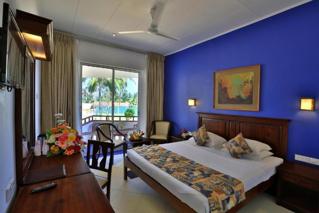 HIBISCUS BEACH HOTEL & VILLAS