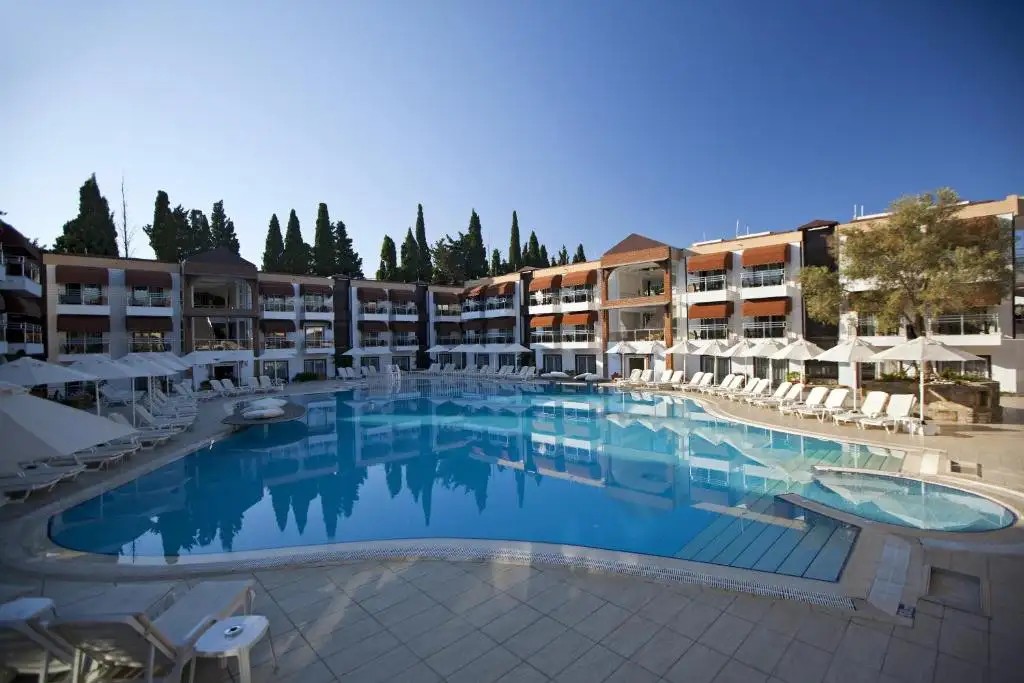 RISA HOTEL