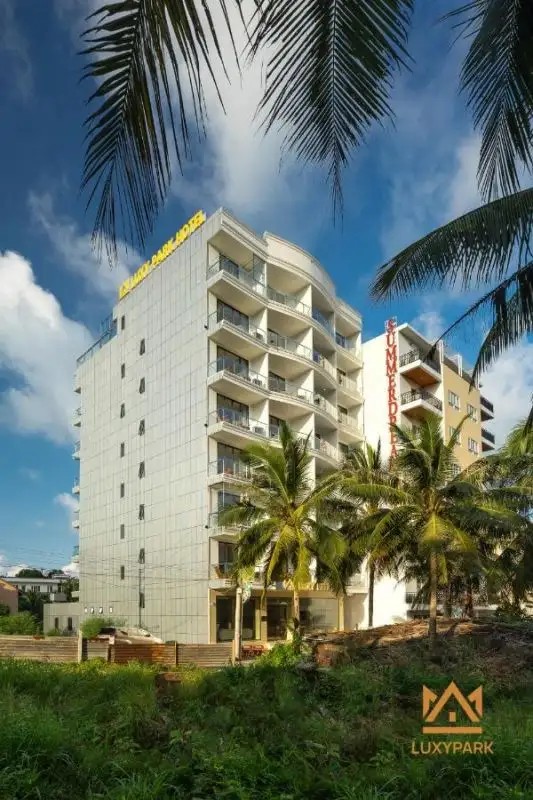 LUXY PARK HOTEL