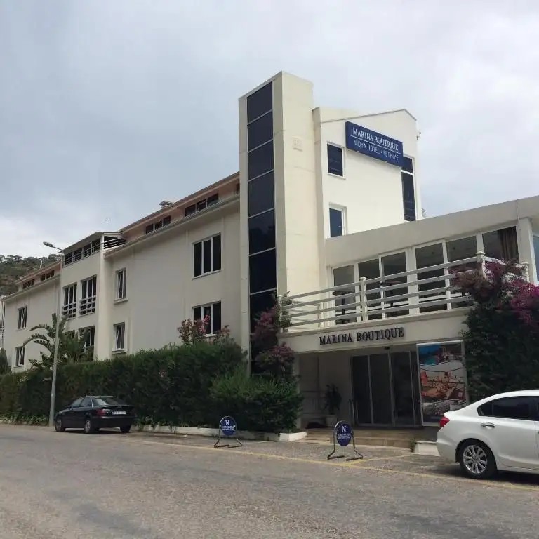 MARINA BOUTIQUE 
