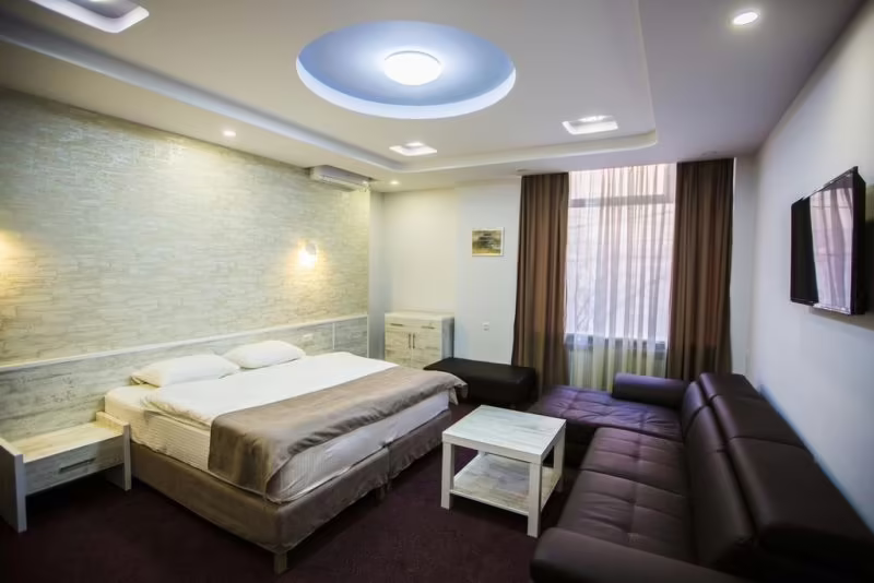 HOBBY HOTEL
