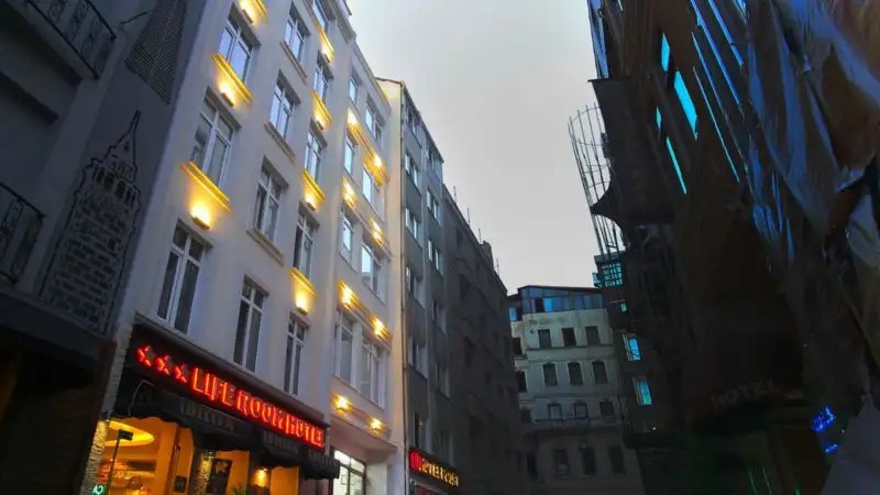 LIFE ROOM HOTEL
