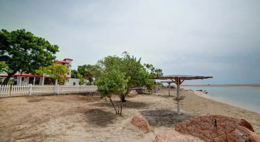 BAY BEACH HOTEL NILAVELI