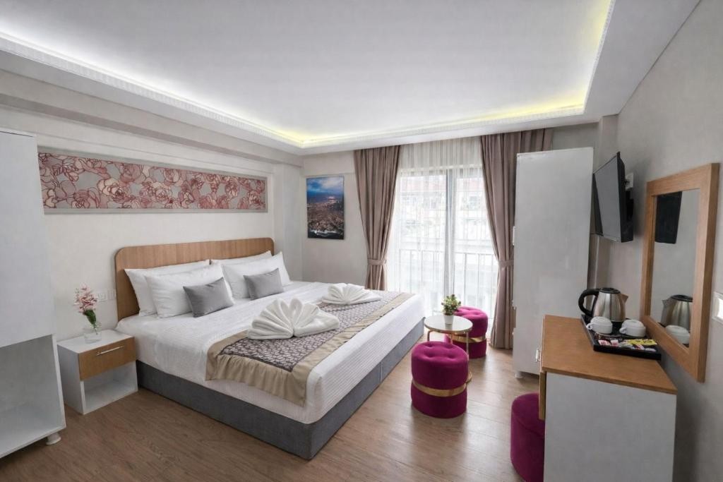 RIA SUITES HOTEL