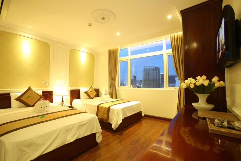 ORANGE HOTEL