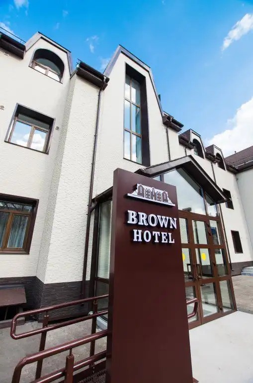 HOTEL BROWN