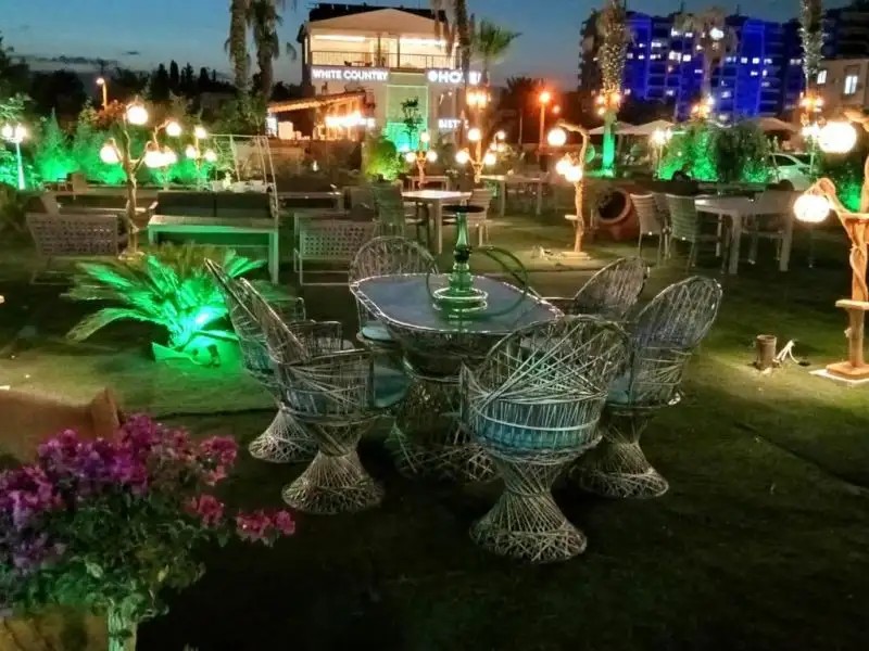 WHITE COUNTRY HOTEL