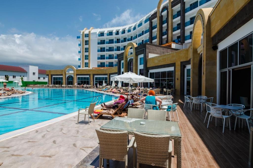 THE LUMOS DELUXE RESORT HOTEL & SPA
