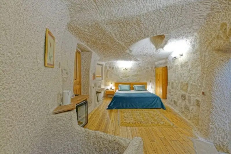 LA CASA CAVE