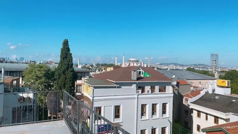 REDAMANCY HOTEL
