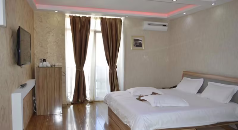 GRAND ROYAL HOTEL