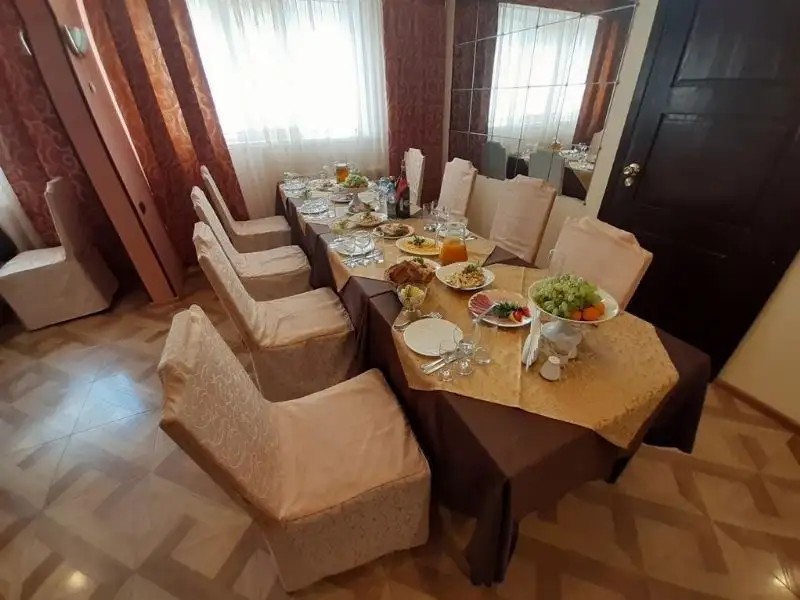 MAXROOMS ВОЛГА HOLLYWOOD
