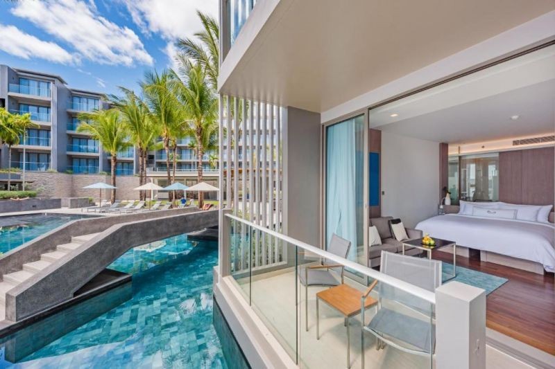 pool access comfy