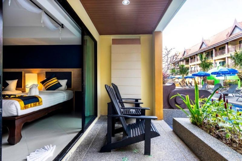 deluxe pool access