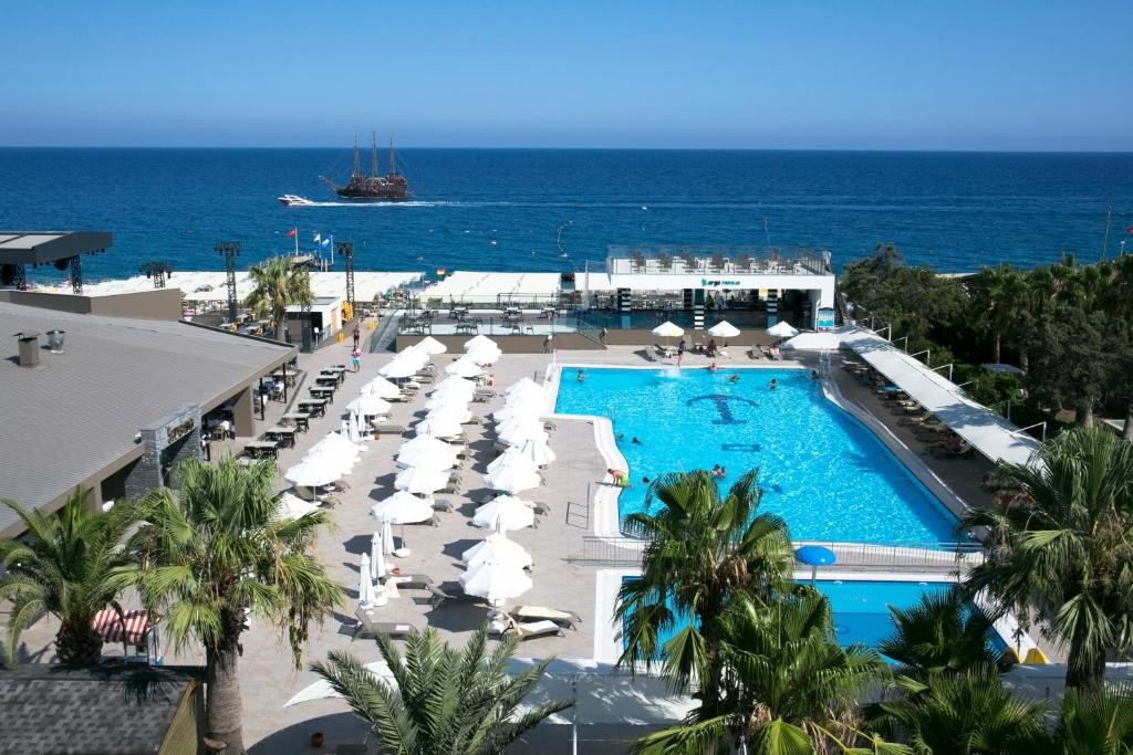 SAILORS BEACH CLUB