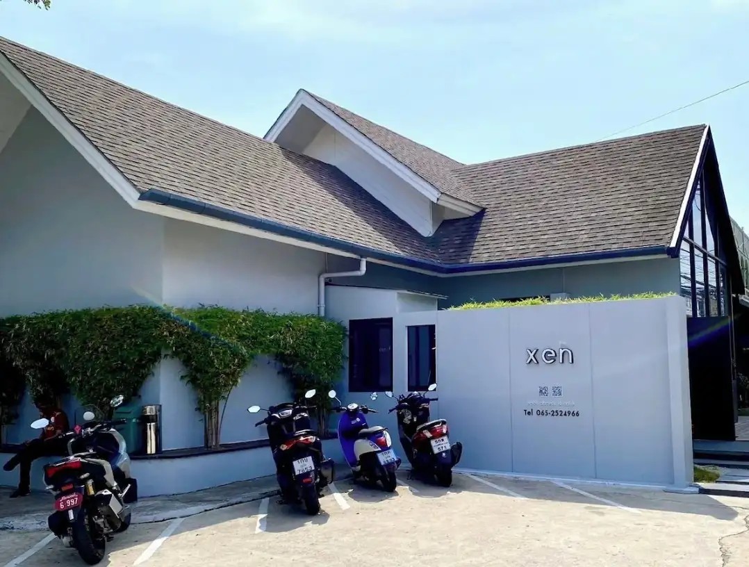 XEN POOL ACCESS & CAFE