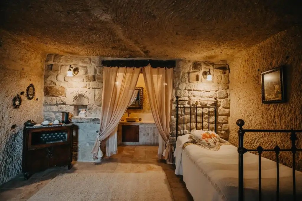 MELEKLER EVI CAVE