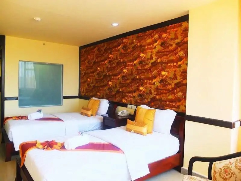 JOMTIEN HOLIDAY HOTEL