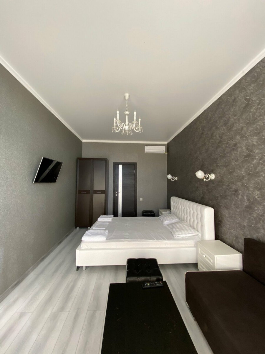 WHITE HOTEL (БЕЛЫЙ ДОМ)