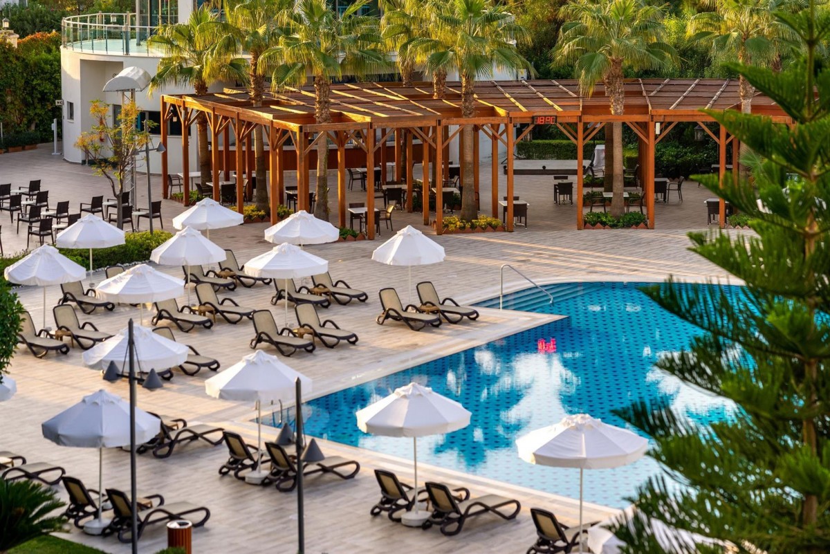 COMMODORE ELITE SUITES & SPA ADULTS ONLY 18+