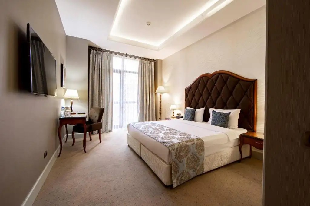 SAPPHIRE INN