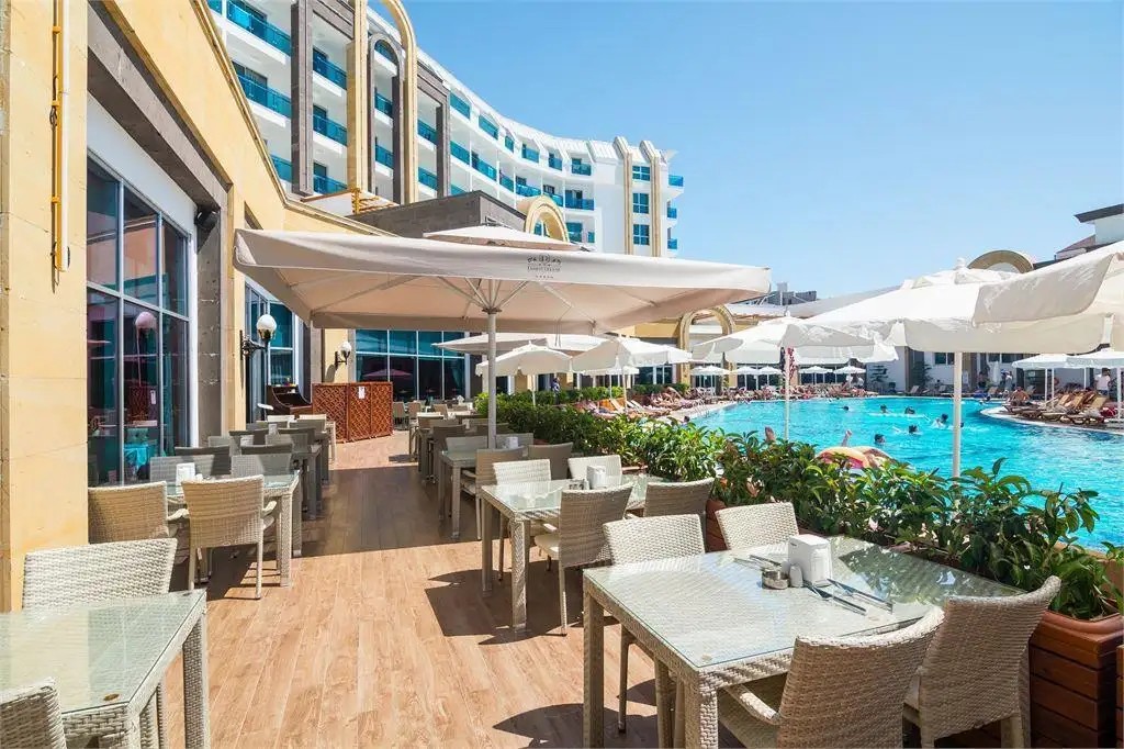 THE LUMOS DELUXE RESORT HOTEL & SPA