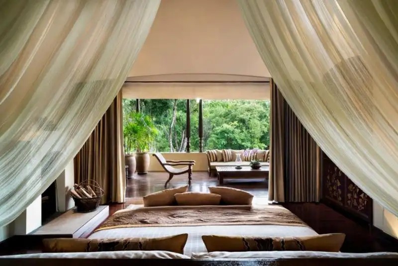 FOUR SEASONS RESORT