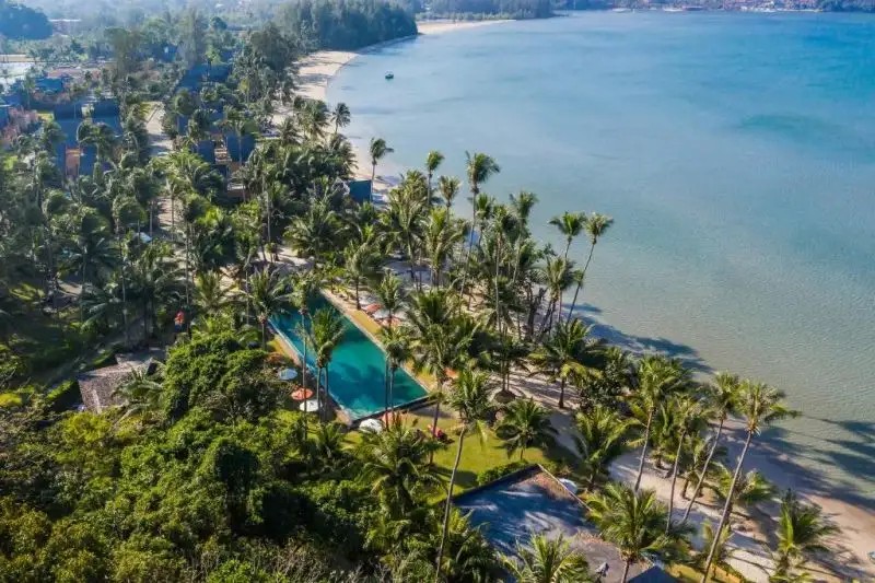 PENINSULA BEACH RESORT