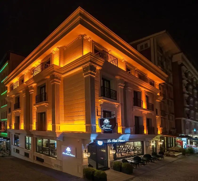 LE PETIT PALACE HOTEL