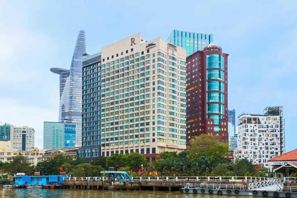 RENAISSANCE RIVERSIDE HOTEL