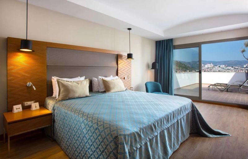 corner suite sea side
