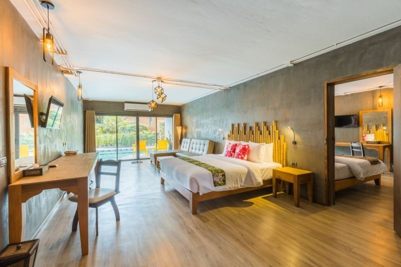 deluxe pool access