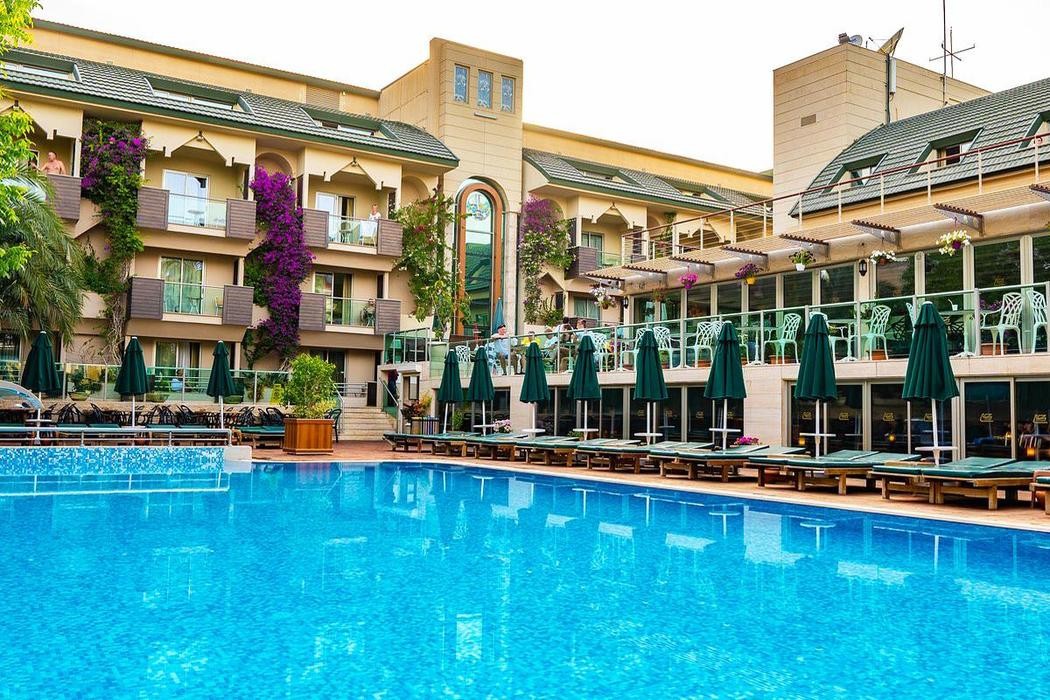 AMBASSADOR PLAZA HOTEL