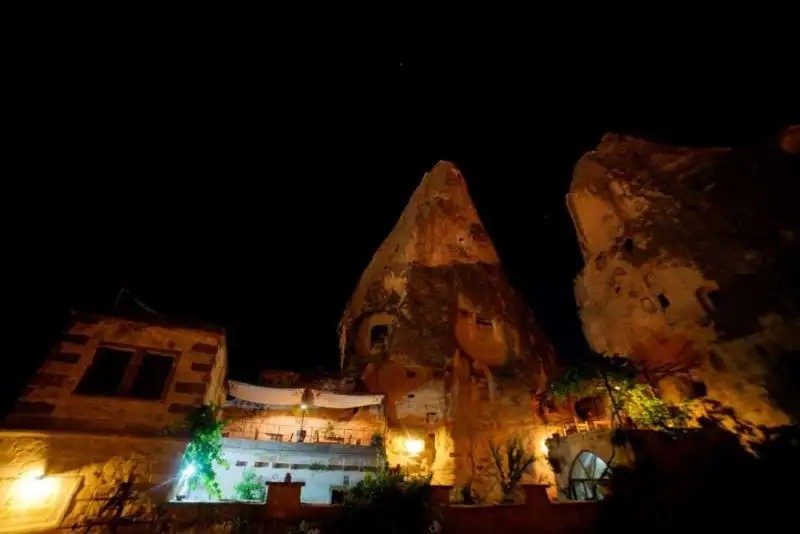 EMILYS CAVE HOUSE BOUTIQUE
