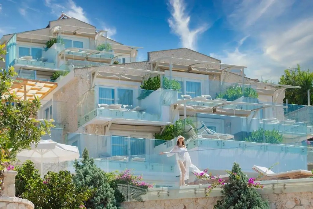 PENINSULA GARDENS ADULTS ONLY 14+