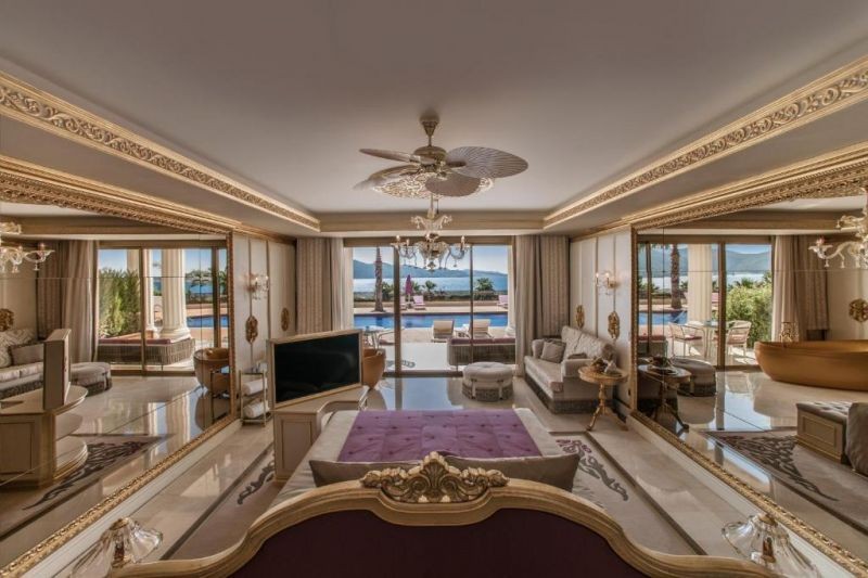deluxe swim up sea view