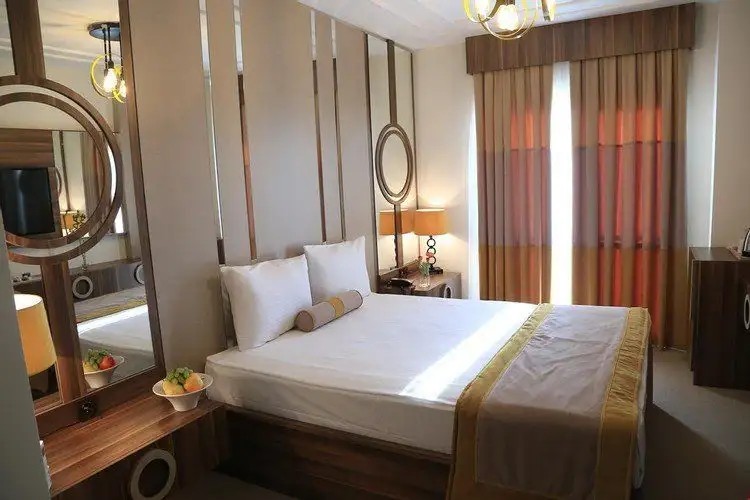 BURCMAN HOTEL VISNE