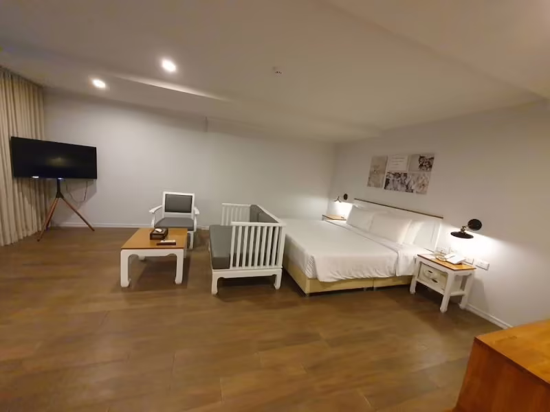 J PLACE HOTEL