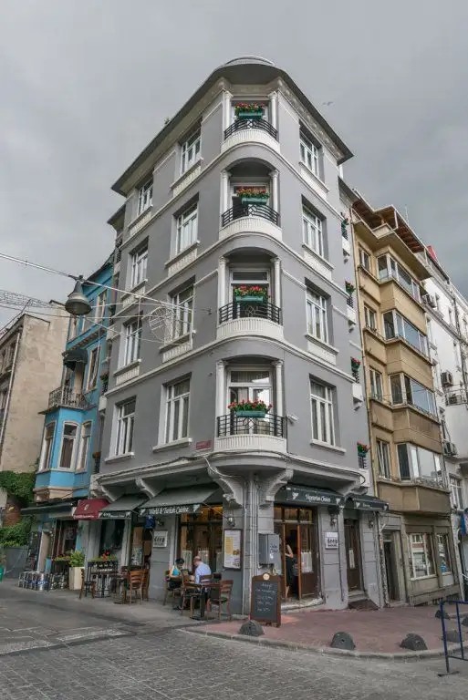 IQ HOUSES