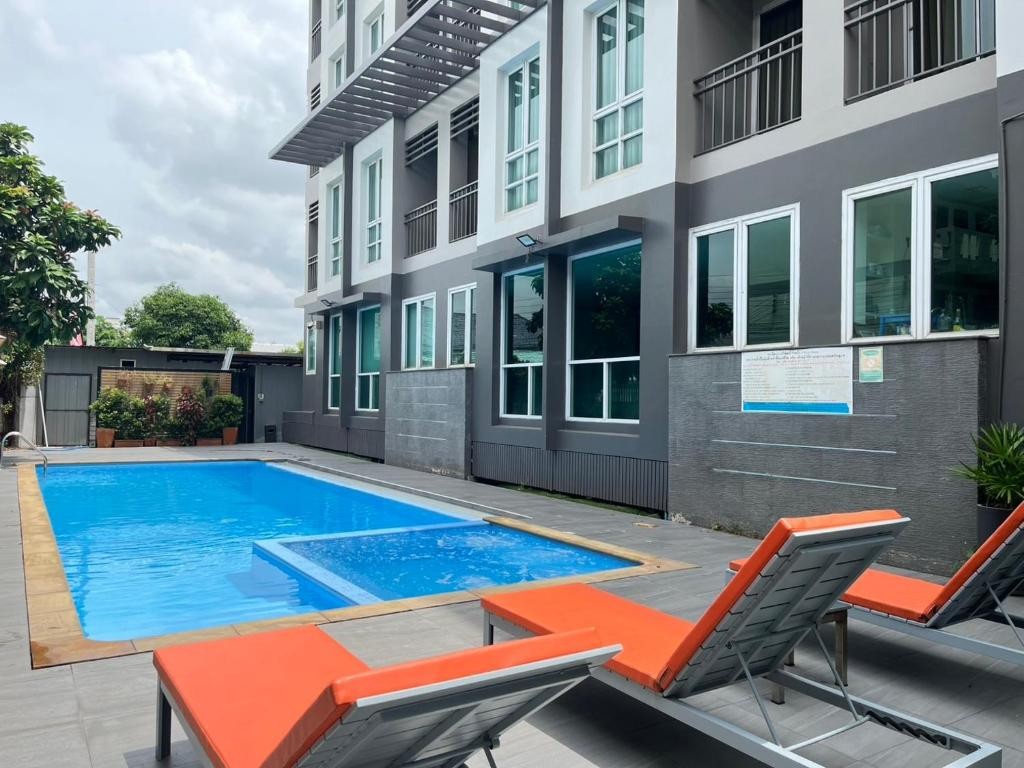 CRYSTAL SUITES SUVARNABHUMI AIRPORT