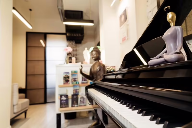 MAGNOVA STUDIOS BOUTIQUE