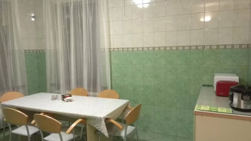 ЛУИЗА ХОСТЕЛ (EX. RAUSCHEN COURT)