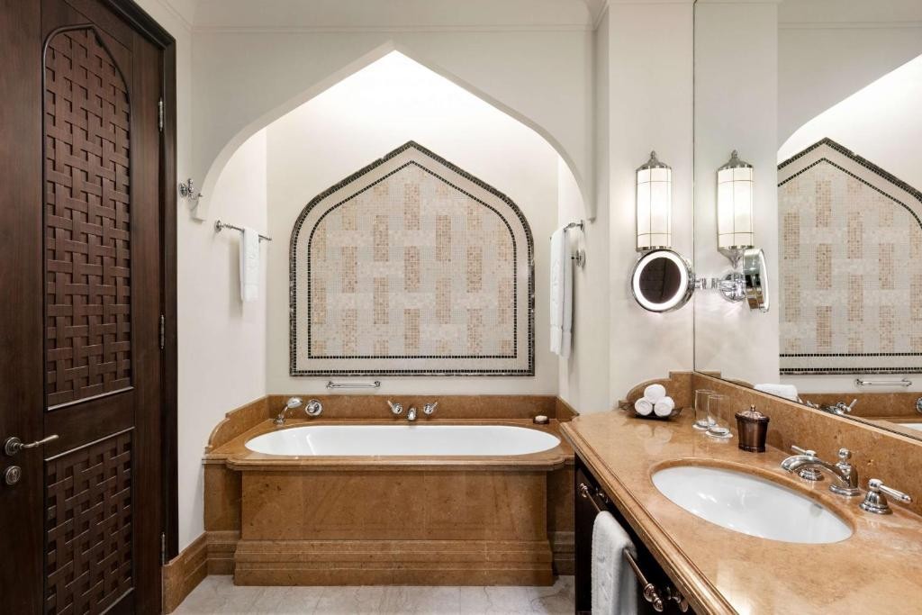SHANGRI-LA HOTEL QARYAT AL BERI