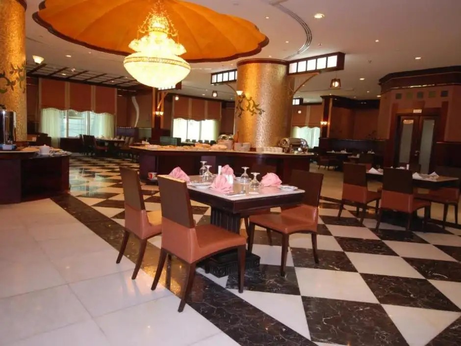 AL BUSTAN TOWER HOTEL SUITES